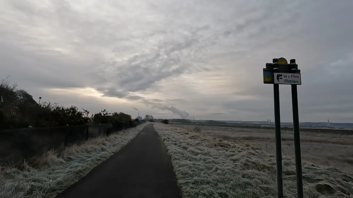 On the Dee Estuary: Burton Point, Shotwick and Puddington route